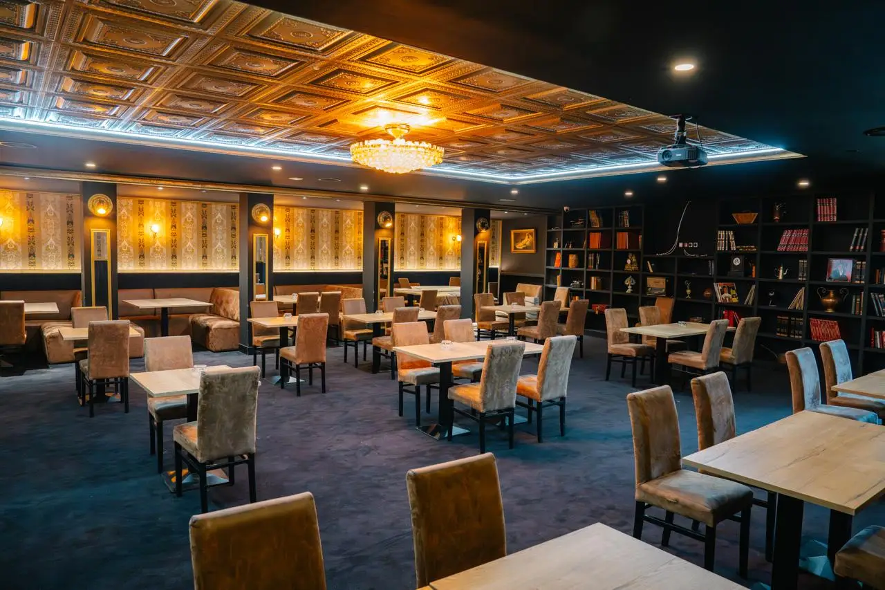 salle intérieure numéro 2 de la brasserie Gold Eagles à Marseille